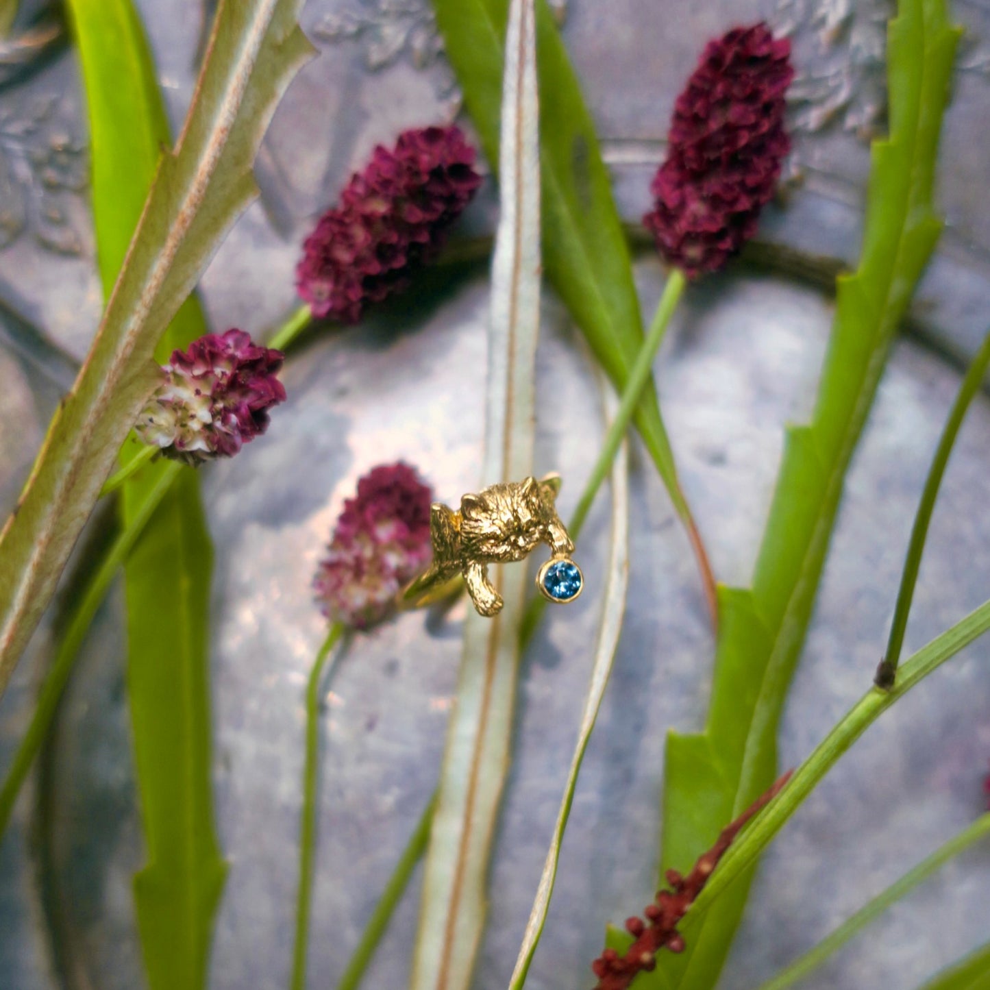 Cattiva cat & ball ring/ gold