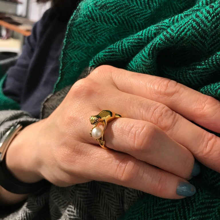 Gold-plated silver frog ring with a freshwater pearl worn on a hand, handmade Art Nouveau animal jewelry from Paris.