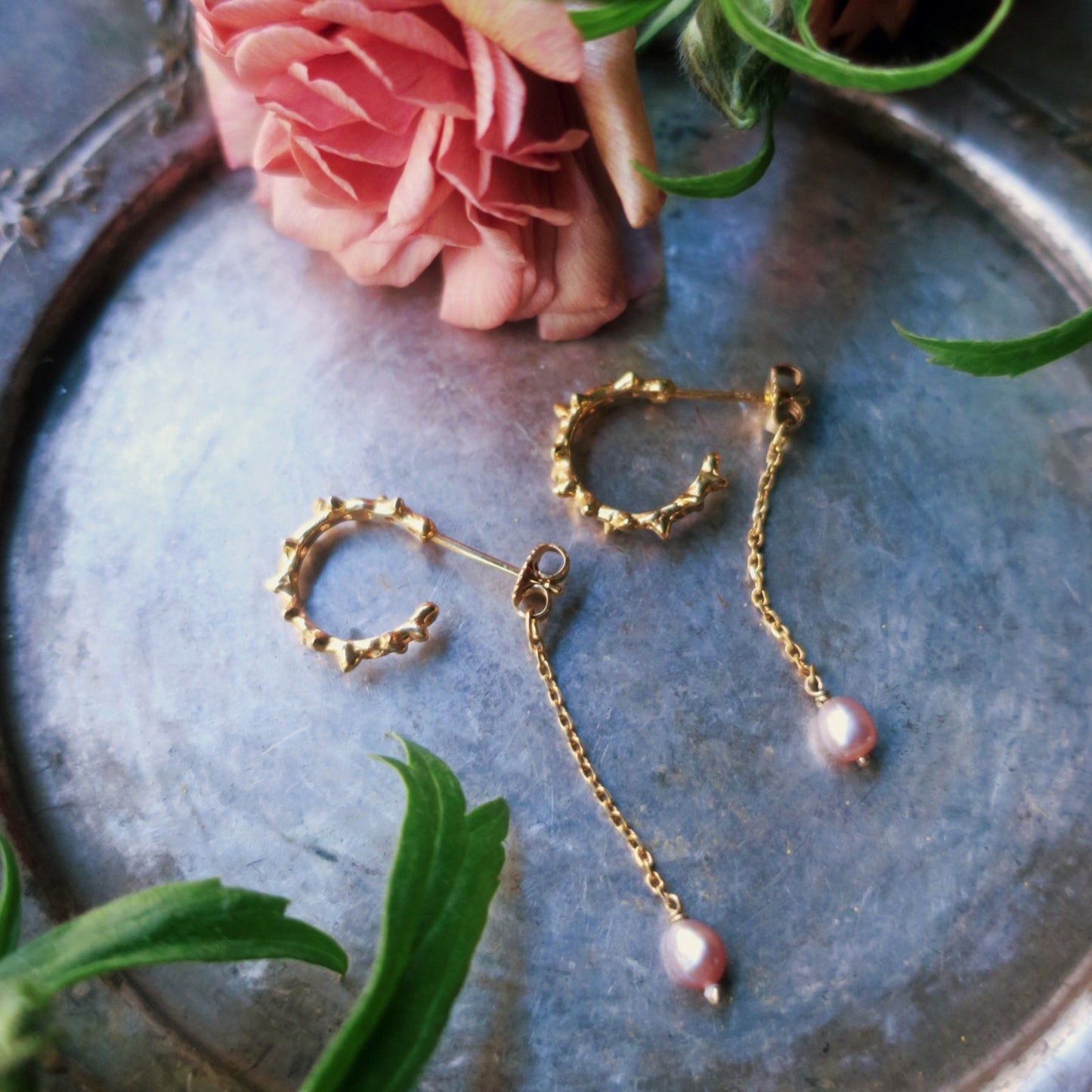 "sleeping beauty" pearl piercings/ gold