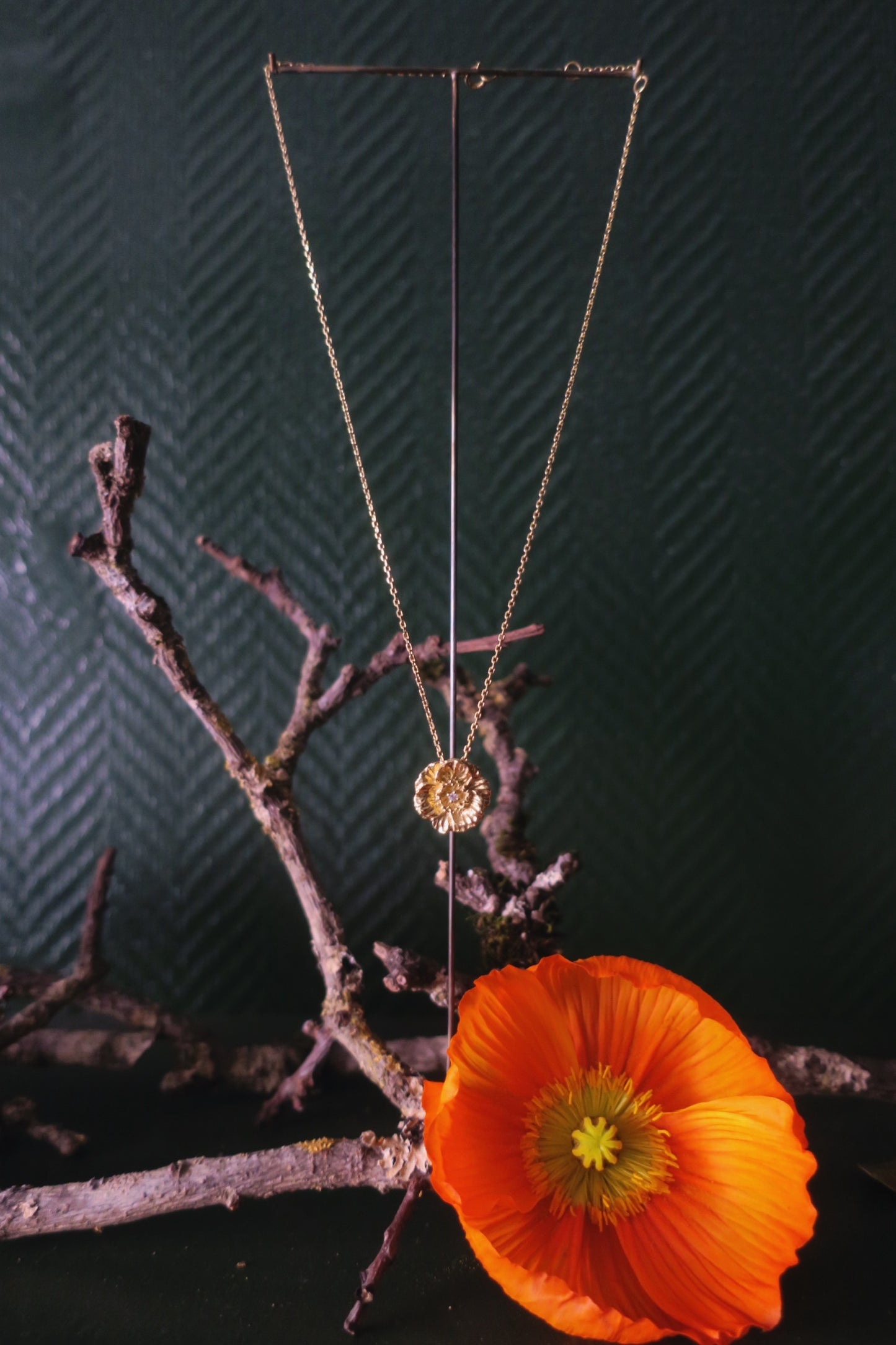 Poppy necklace/ gold