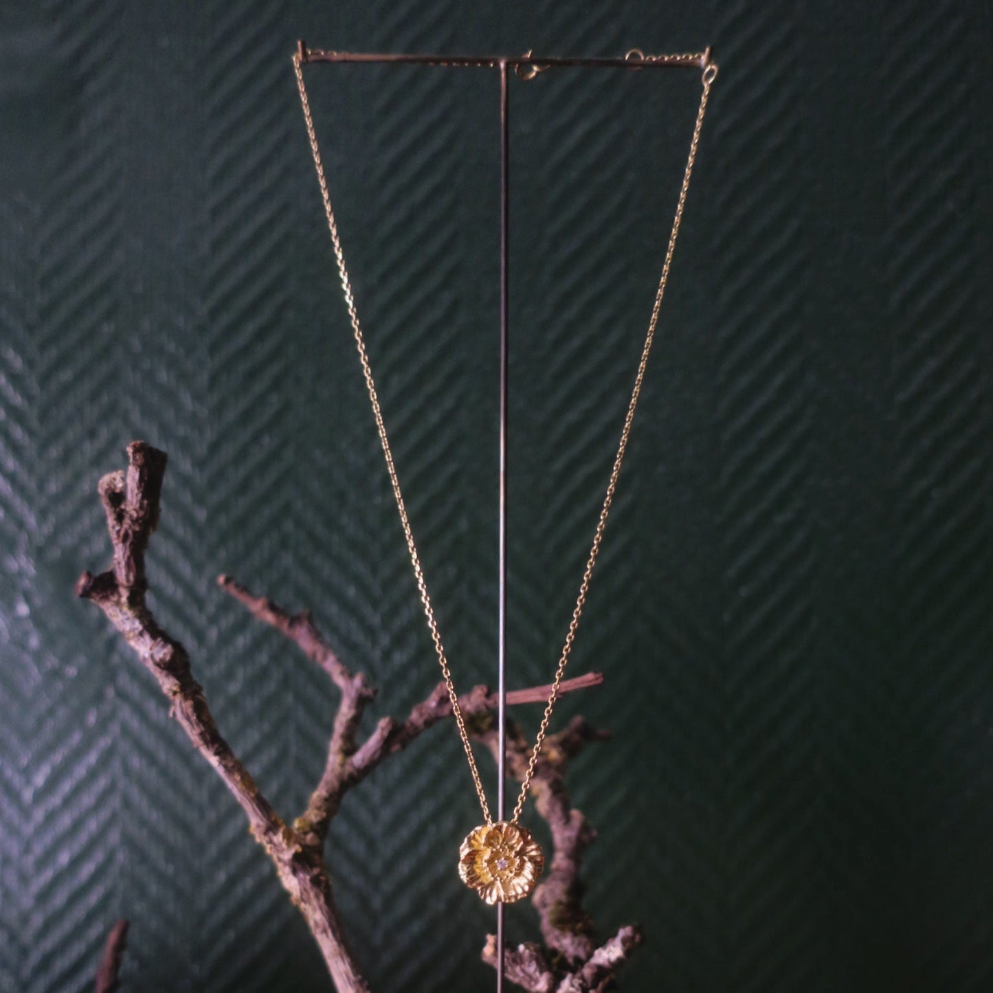 Iceland Poppy Necklace/ gold