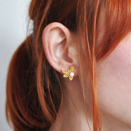 " lueur" pearl piercings/ gold