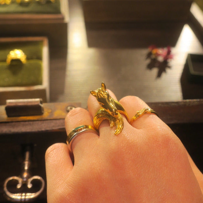 Horse ring/ gold