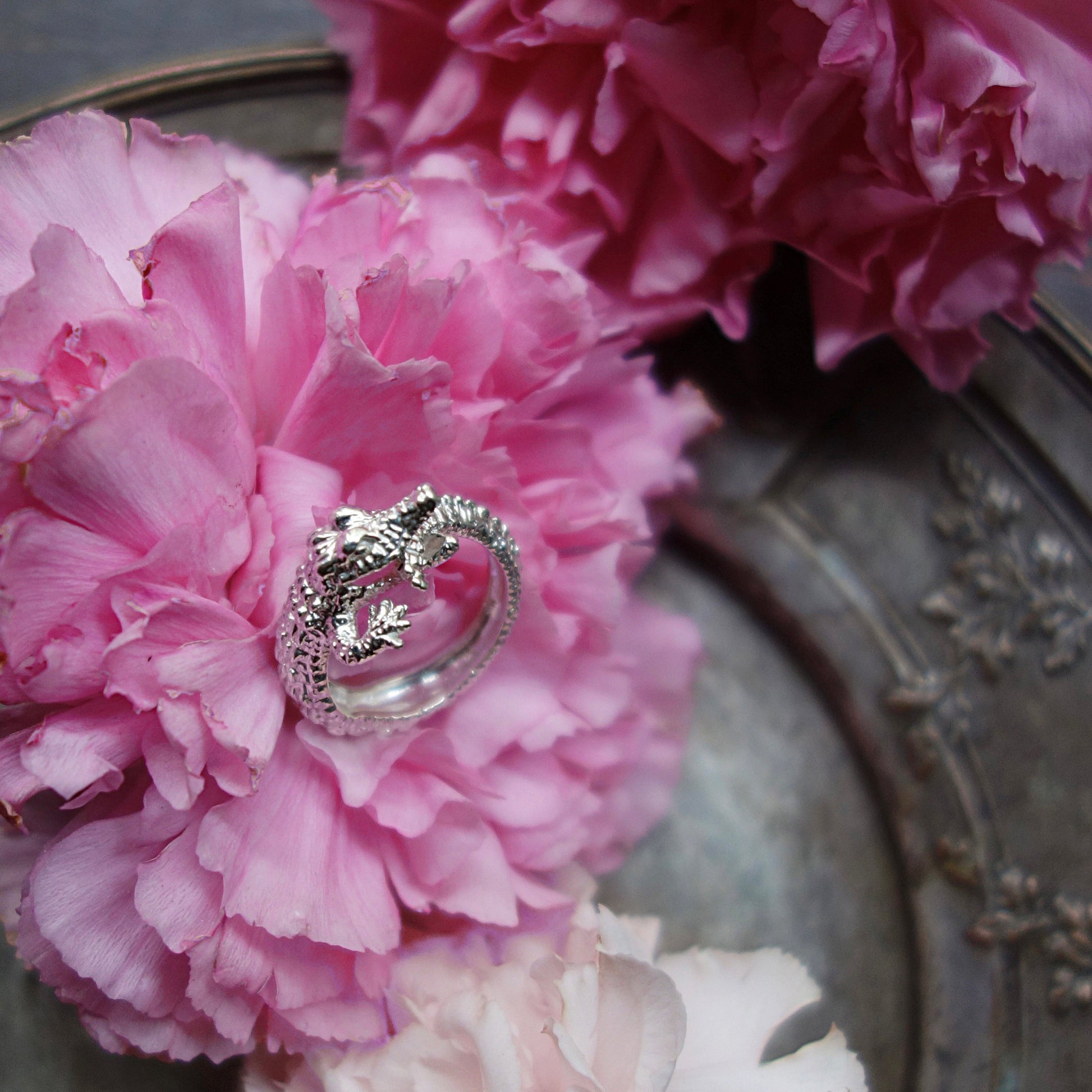 Crocodile ring in silver925 displayed among flowers - poetic handmade animal jewelry from Paris.