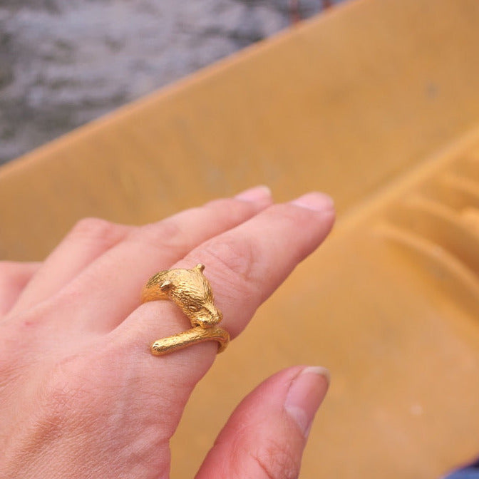 Handcrafted gold panther ring iworn on a woman’s hand — sculptural animal jewelry by Fusako Koike Paris, from the “Eat Yourself” collection.