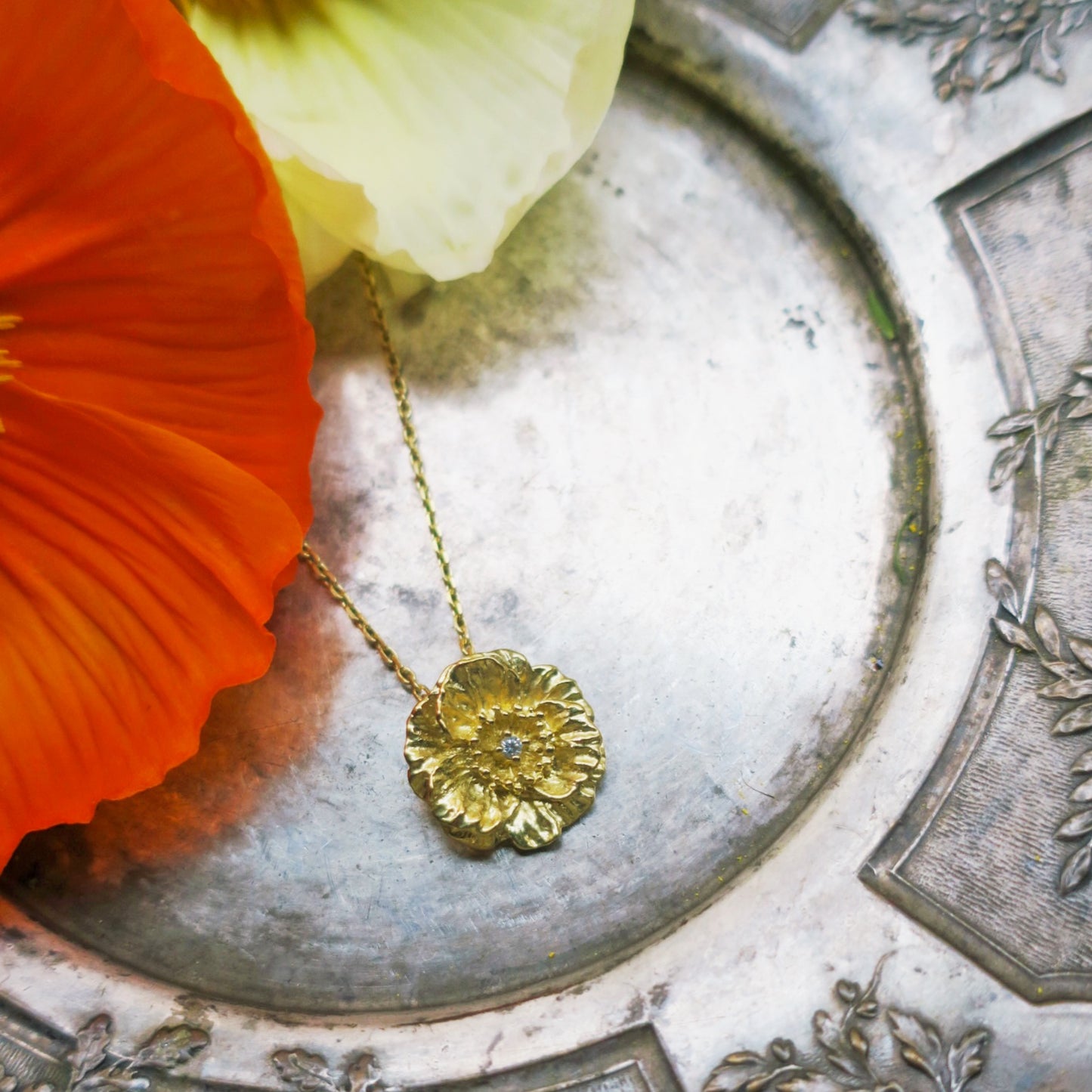 Poppy necklace/ gold