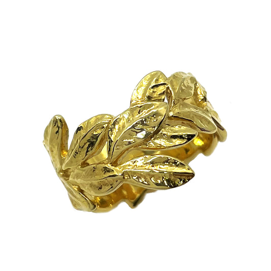 18K gold-plated sterling silver laurel ring with sculpted overlapping leaves, highlighting artisanal craftsmanship and natural botanical curves. Paris-made sculptural jewellery.
