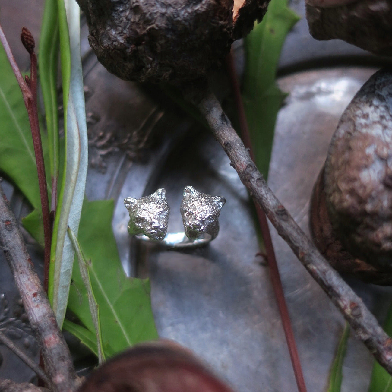 double leopard ring in silver 925 open ring animal jewelry hand carved Paris atelier natural organic setting branches and leaves backdrop