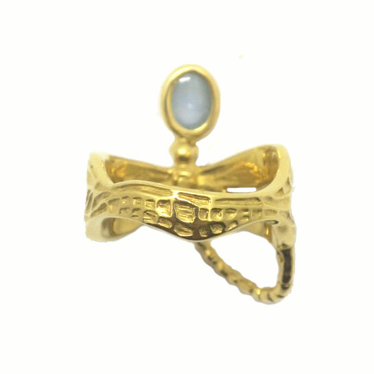 Back view of handcrafted dragonfly ring in gold-plated silver, featuring delicate textures and natural Art Nouveau-style reliefs inspired by nature.