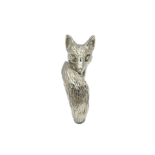 Hand-sculpted silver fox pinky ring in sterling silver 925, showing detailed fur texture and curled tail. Small animal-themed ring crafted in Paris.
