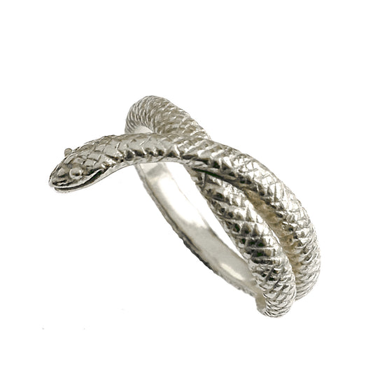 Elegant serpent-inspired ring in silver925, showing the textured body and curved silhouette of the unisex “Seeker” snake ring.