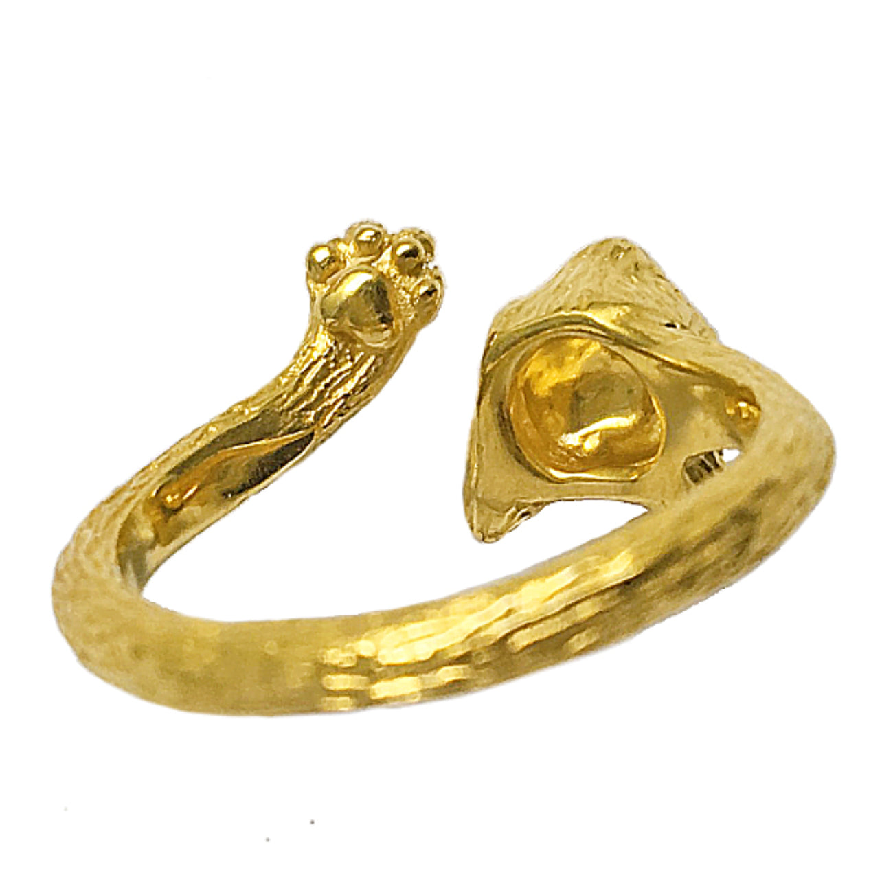 Side view of the gold cat face and hand ring revealing the engraved paw pad on the inner side. Hand-sculpted cat jewelry in 18K gold-plated silver, crafted by a Paris artisan with intricate naturalistic detail.