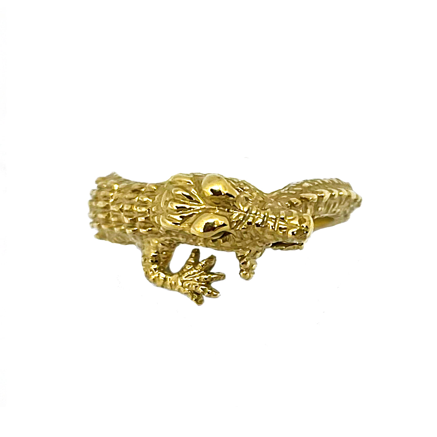 Crocodile ring in 18K gold-plated silver 925, side view showing sculptural body and hand-engraved scales