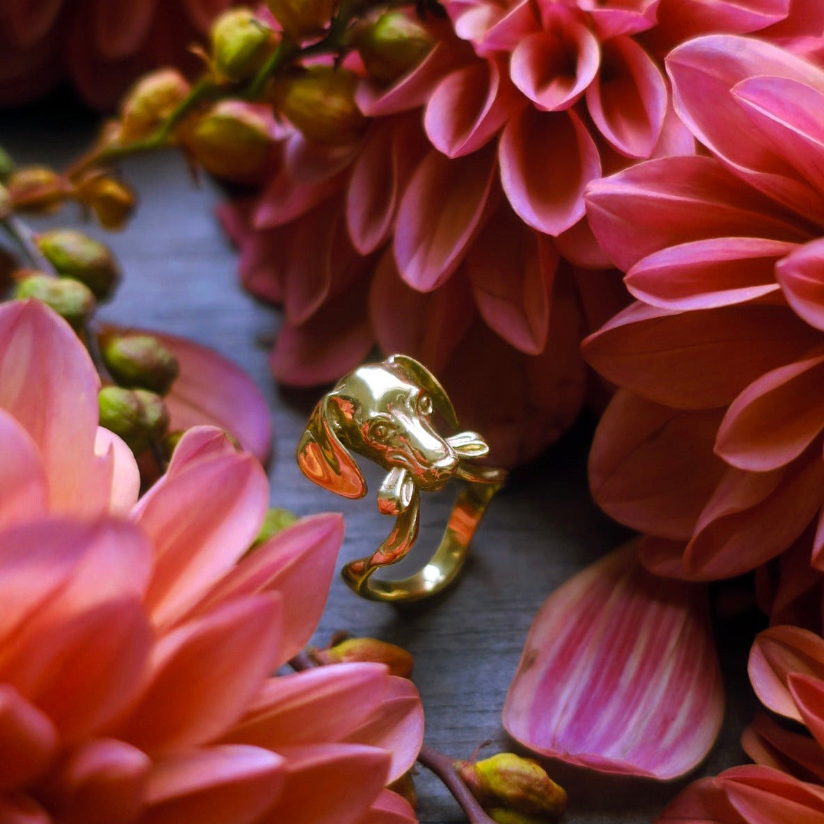 Dachshund dog ring in gold-plated silver 925 among pink flowers, hand-sculpted animal jewelry