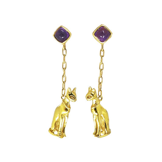 18K gold-plated silver 925 Egyptian cat earrings with sugarloaf-cut natural amethysts, front view of the matching pair