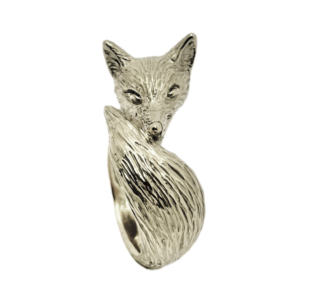 Fox ring in silver 925, curled fox design with detailed engraved fur texture, hand-sculpted animal jewelry