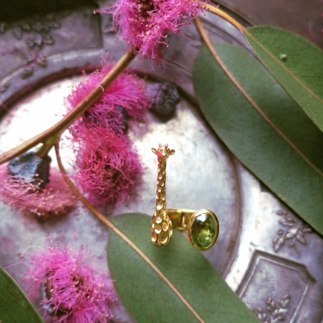 Giraffe ring in 18K gold-plated silver 925 with natural green tourmaline, styled with plants, statement animal jewelry