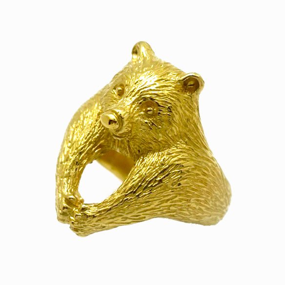 Bear ring in 18K gold-plated silver 925, side view showing textured fur and sculpted volume
