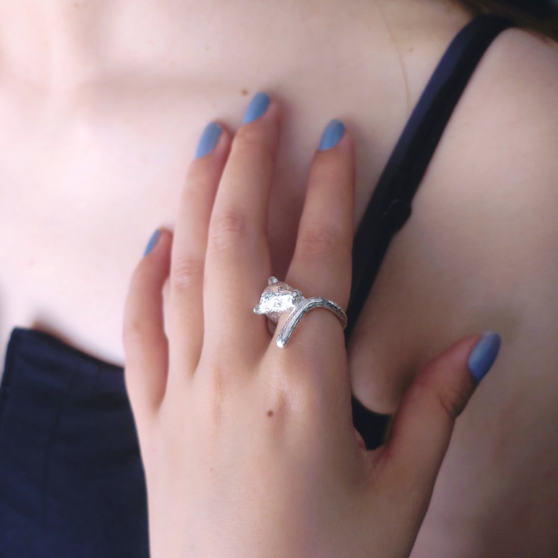 Panther ring in sterling silver worn on a woman’s hand 