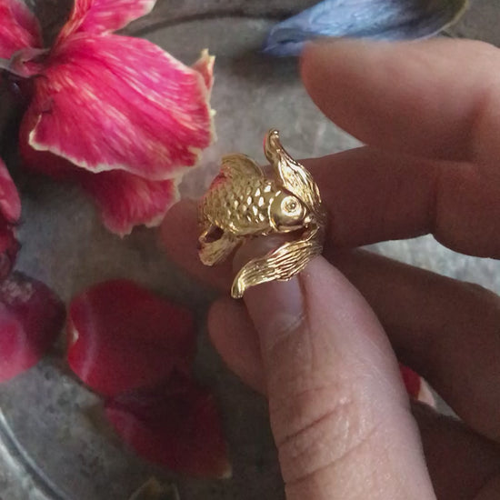 goldfish ring showing detailed fins and tail on video – artisan jewelry
