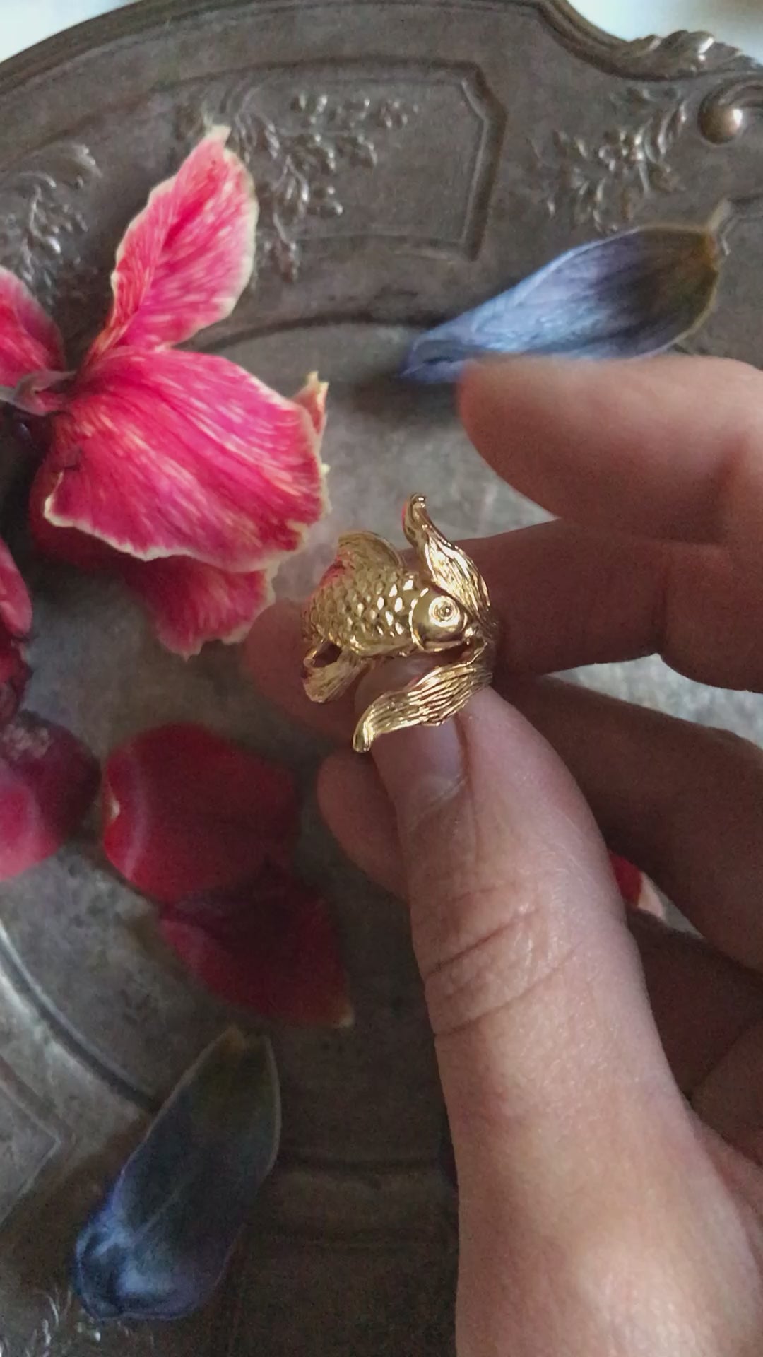 goldfish ring showing detailed fins and tail on video – artisan jewelry
