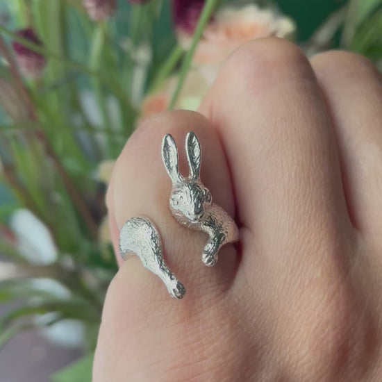 Video showing the rabbit ring worn on the hand,reflecting light and movement — highlighting sculptural beauty.