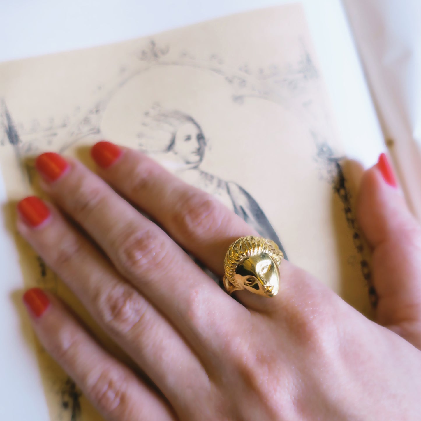La Rêveuse woman face ring worn on hand, 18K gold-plated silver 925 portrait ring on finger