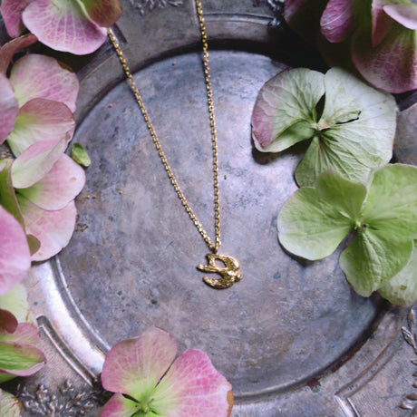 Landing bird necklace/ gold
