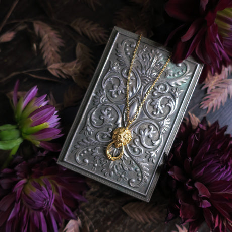 "heurtoir" lion necklace/ gold