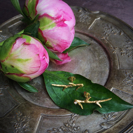 " twigs " piercings with 1 w. sapphire/ gold
