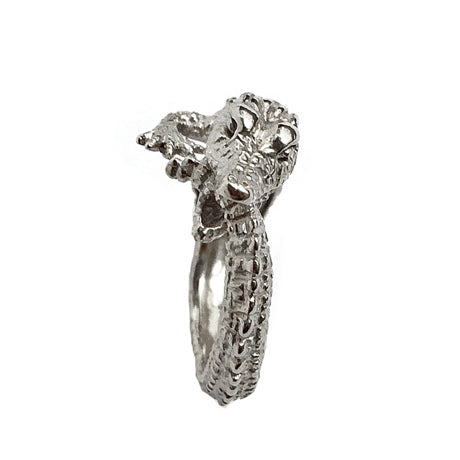 Crocodile ring in solid sterling silver 925, side view showing sculptural body and hand-engraved scales