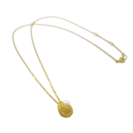 Shelle & pearl necklace/ gold