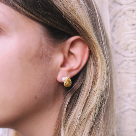 Shelle & pearl piercings/ gold