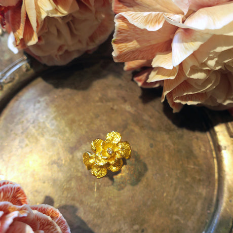 "La vanité" ring with W.sapphire / gold