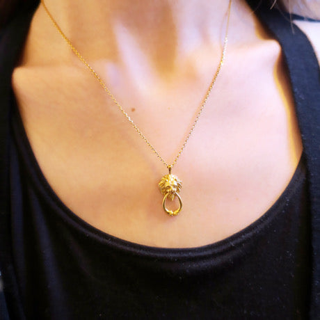 "heurtoir" lion necklace/ gold